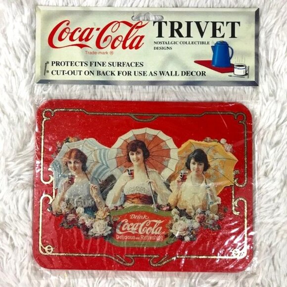 Vintage Coca-Cola Gentleladies with Umbrellas Tin Trivet Wall Plaque - Picture 1 of 7